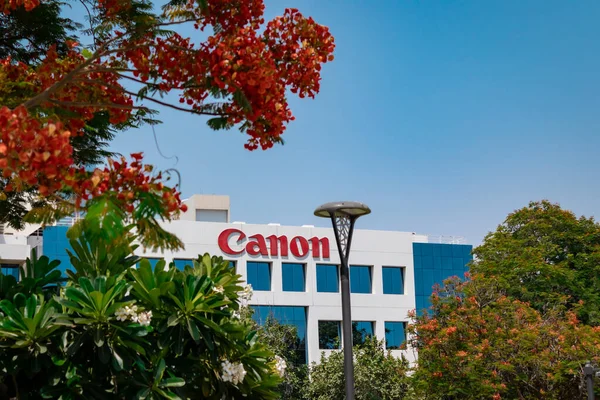 Dubai, UA- 25062023: Canon ofis binasının dışı. Yüksek kalite fotoğraf