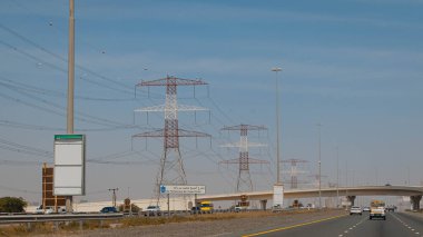 Yüksek voltaj kabloları. Yüksek kalite fotoğraf