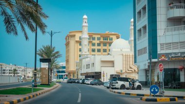 Dubai, Birleşik Arap - 16 Aralık, 2018. Şehirdeki sokaklar ve binalar..