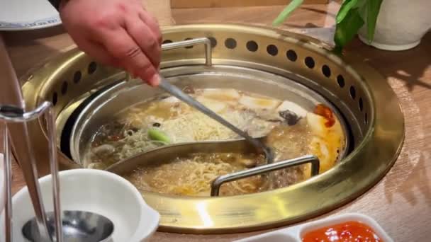 Chińska Pikantna Kuchnia Gorącą Trawką Wysokiej Jakości Materiał Filmowy Fullhd — Wideo stockowe