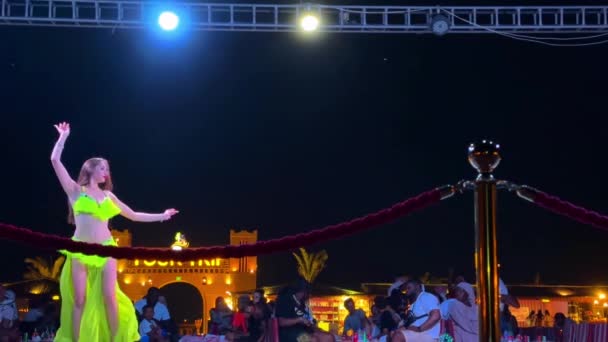 Bela Dançarina Barriga Mulher Magra Artista Profissional Oriental Árabe Sexy — Vídeo de Stock