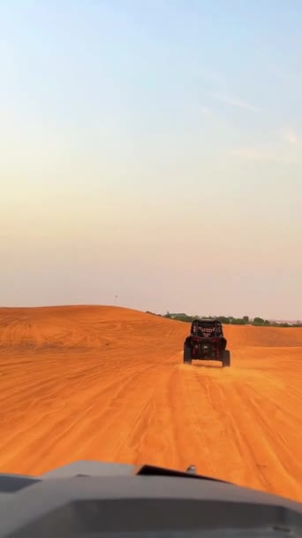 Extremes Sandfahren Buggy Fahrt Der Wüste Sonnenuntergang Der Wüste Hochwertiges — Stockvideo