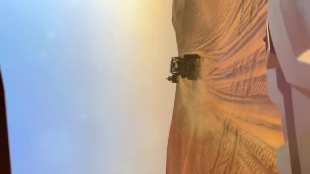 Extrémní Jízda Písku Jízda Kočárem Poušti Západ Slunce Vysoce Kvalitní — Stock video