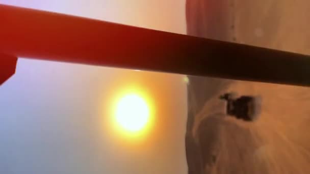 Екстремальна Їзда Піску Баггі Пустелі Захід Сонця Пустелі Високоякісні Кадри — стокове відео
