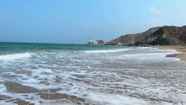 Море Пляжами Голубым Небом Высококачественные Кадры — стоковое видео
