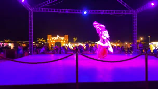 Dubai Emiratos Árabes Unidos 08222023 Bailarina Fuego Espectáculo Danza Del — Vídeo de stock