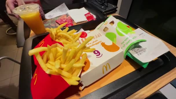Macdonald Mange Sur Table Images Haute Qualité — Video