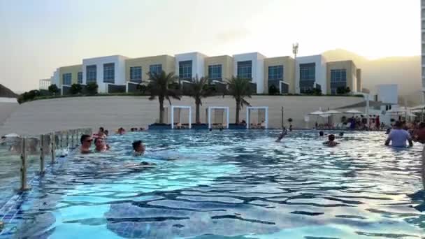 Fujairah Yüzme Havuzu Gündüz Yaz Zamanı Yüksek Kalite Görüntü — Stok video