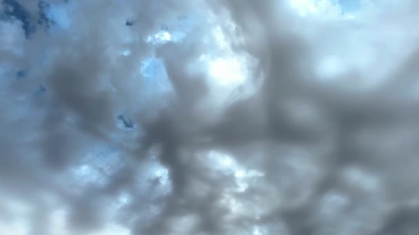 Céu Azul Temperamental Com Cobertura Solar Com Nuvem Jejum Imagens — Vídeo de Stock
