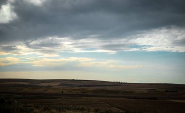 Toskana 'nın üzerinde dramatik bulutlar
