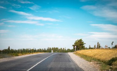 Kırım dağlarında yol