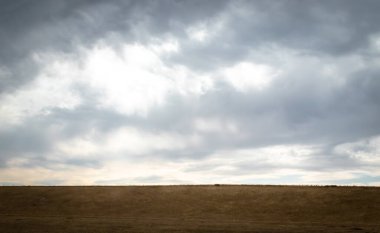 Ufuk üzerinde bulutlar