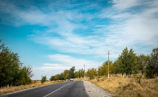 가을에 하늘과 스텝의 가을에 스텝의 아침에 카자흐스탄 도로와 도로와 품질의 — 스톡 사진