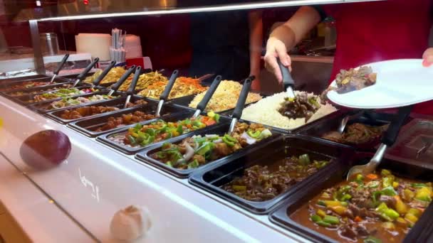 Servir Deliciosa Comida China Restaurante Imágenes Alta Calidad — Vídeos de Stock
