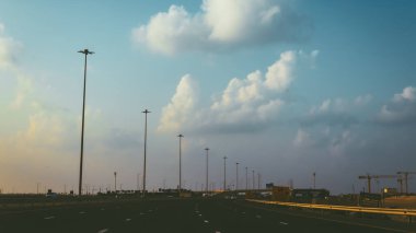Gün batımında güzel bir gökyüzü, gün batımında bulutlar. Yüksek kalite fotoğraf