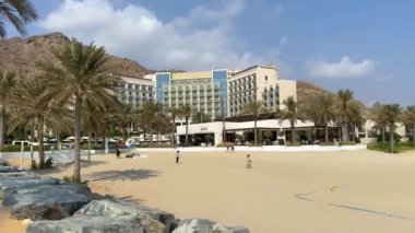 Dubai sahilinde bir otel, Birleşik Arap Emirlikleri.