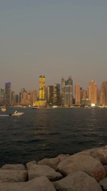 Dubai siluetinin alacakaranlıkta, Birleşik Arap Emirlikleri