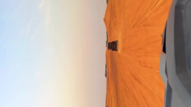 Ekstrem Sandridning Buggy Ride Ørkenen Ørken Solnedgang Høj Kvalitet Optagelser – Stock-video
