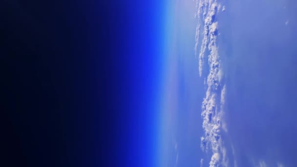Cielo Azul Con Nubes Blancas Negras — Vídeo de stock