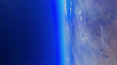 uçak penceresinden havadan görünümü