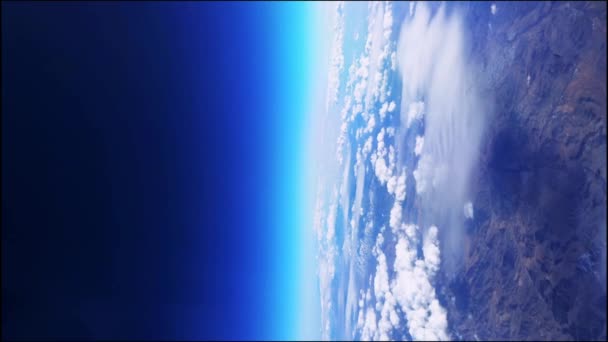 Malowniczy Widok Okna Samolotu Nad Skrzydłem Krajobraz Górski Wysokiej Jakości — Wideo stockowe
