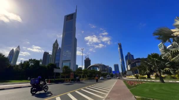 Ουρανοξύστες Μαρίνας Ντουμπάι Μπλε Ουρανό Στο Βάθος — Αρχείο Βίντεο