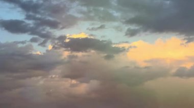 Bulutlu güzel gökyüzü