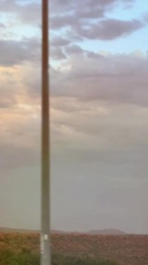 Kırım 'ın kuzeyindeki dağların manzarası, günbatımı.