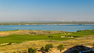 Yazın golf sahası