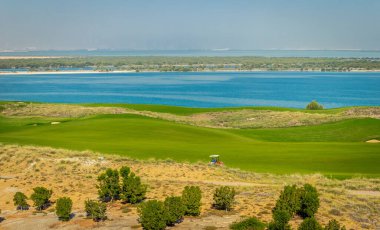 Çölde golf sahası