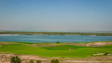 Çölde golf sahası