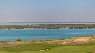 Çölde golf sahası