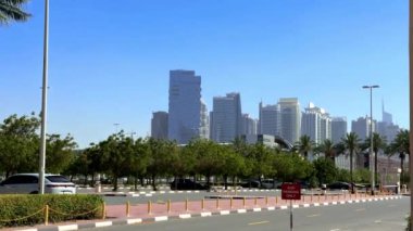 Dubai şehri silueti ve Birleşik Arap Emirliklerindeki gökdelenler