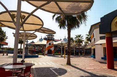 Dubai, Birleşik Arap Emirlikleri - 11 Aralık 2017: Dubai Parkı, dünyanın en ünlü ve en popüler tatil yeri.