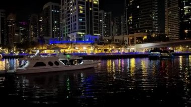 Dubai, uae - 26 Aralık, 2 0 0 0: marina ve Dubai marinasındaki gökdelenler