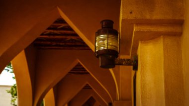 Doğu kemerleri, Katar 'ın etnik köyünün caddesi. Yüksek kalite fotoğraf