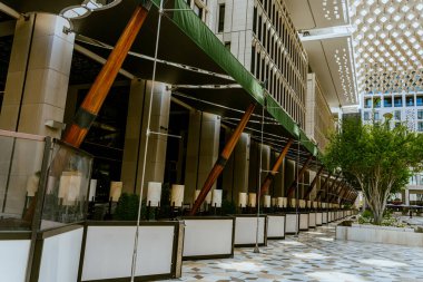 Modern şirket mimarisi, iş ve başarı konseptine sahip şehir manzaralı ofis binaları. Yüksek kalite fotoğraf