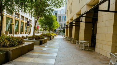 Modern şirket mimarisi, iş ve başarı konseptine sahip şehir manzaralı ofis binaları. Yüksek kalite fotoğraf