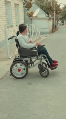 Tekerlekli sandalyede kadın kıdemli