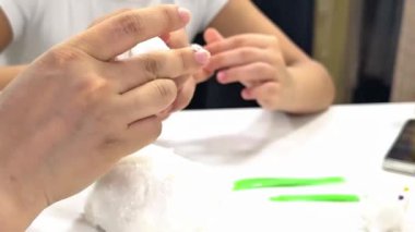 El oymacılığı ve mermer figürler yaratmak. Yüksek kalite 4k görüntü