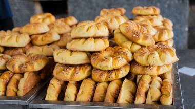 Doğu mutfağı kavramı. Türlü Özbek gıda seti, pilav, samsa, lagman, manta, shurpa merkez Asya yemeği. Ev yapımı Özbek pilavı veya dökme demir tencerelerde servis edilen kuzu pirzolası. Yüksek kalite fotoğraf