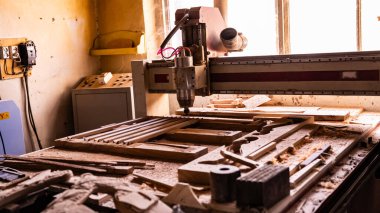 Makine Aletleri Endüstriyel Atölyesi Girişim Ağaç İşleme Tahta Plankları. Yüksek kalite fotoğraf