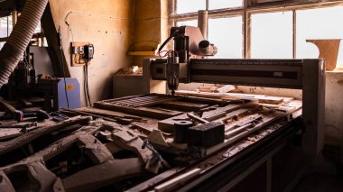 Makine Aletleri Endüstriyel Atölyesi Girişim Ağaç İşleme Tahta Plankları. Yüksek kalite fotoğraf