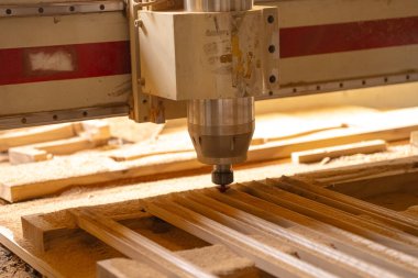 Makine Aletleri Endüstriyel Atölyesi Girişim Ağaç İşleme Tahta Plankları. Yüksek kalite fotoğraf