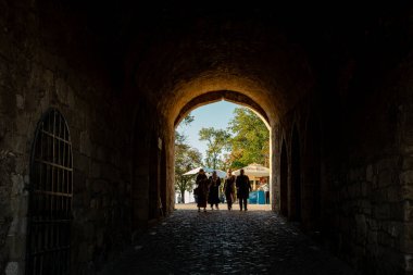 Taş kemer yolu silueti. Yüksek kalite fotoğraf