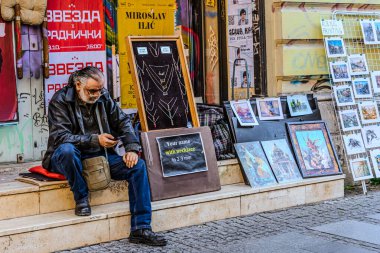 Kalabalık kalabalıklar kavşaktaki kalabalık yaya geçidinde yürüyorlar. Yüksek kalite fotoğraf