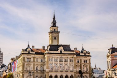 Batı Ukrayna 'nın başkenti Lviv' in merkezindeki şehir meydanının tarihi belediye binası. Lviv 'in yeri...