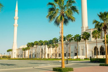 Fujairah 'daki yeni Şeyh Zayed Büyük Camii, Birleşik Arap Emirlikleri. Yüksek kalite fotoğraf