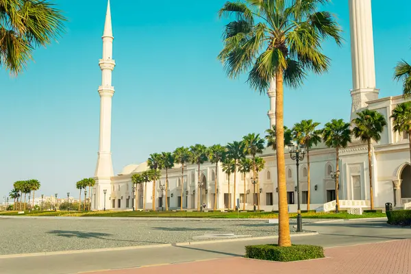 Fujairah 'daki yeni Şeyh Zayed Büyük Camii, Birleşik Arap Emirlikleri. Yüksek kalite fotoğraf