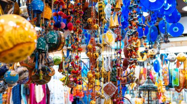 Renkli hediyelik eşya dükkanı. Yüksek kalite fotoğraf